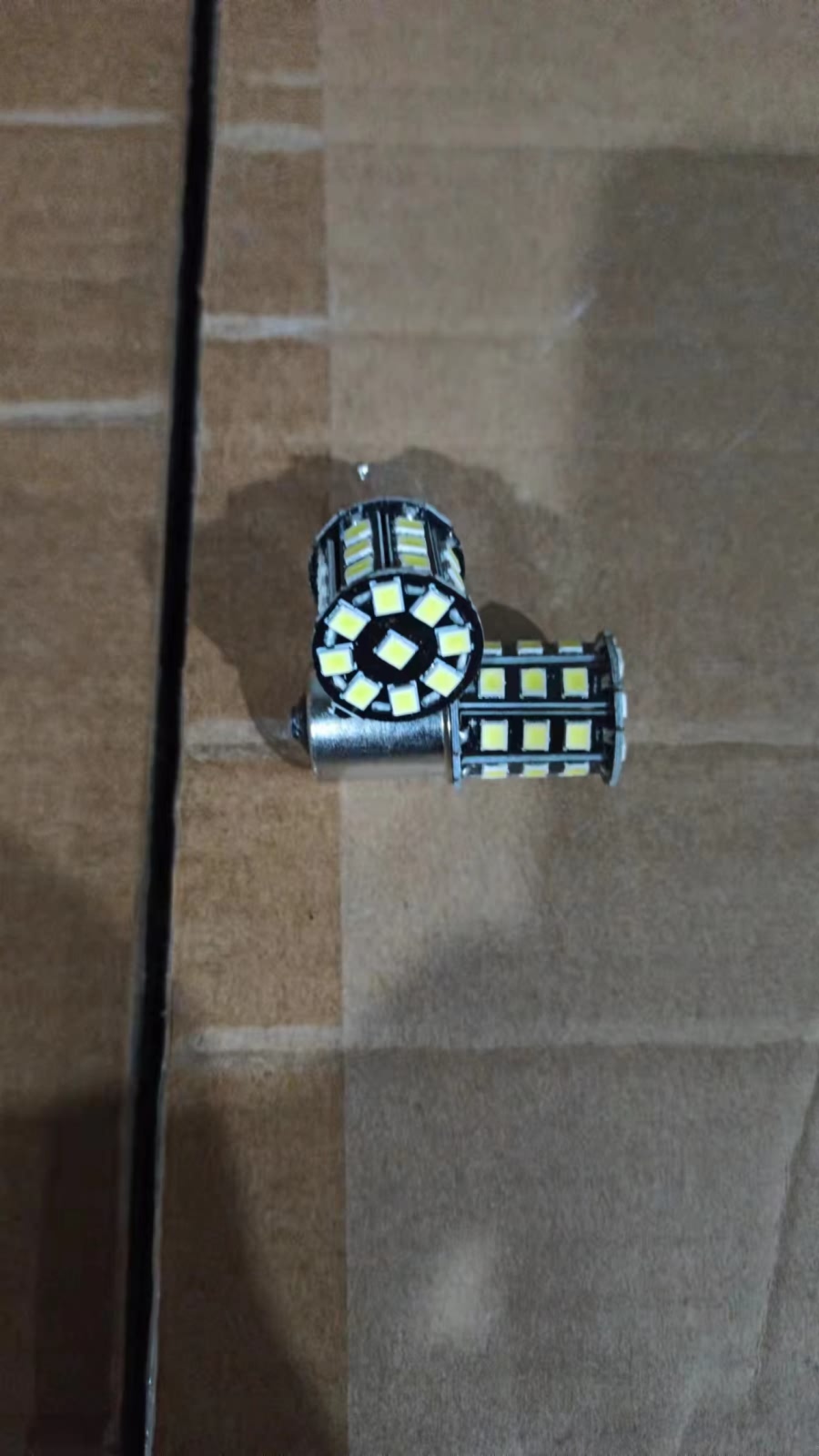 repuesto de moto MOTO71 — BOMBILLO CRUCE LED LUZ BLANCO