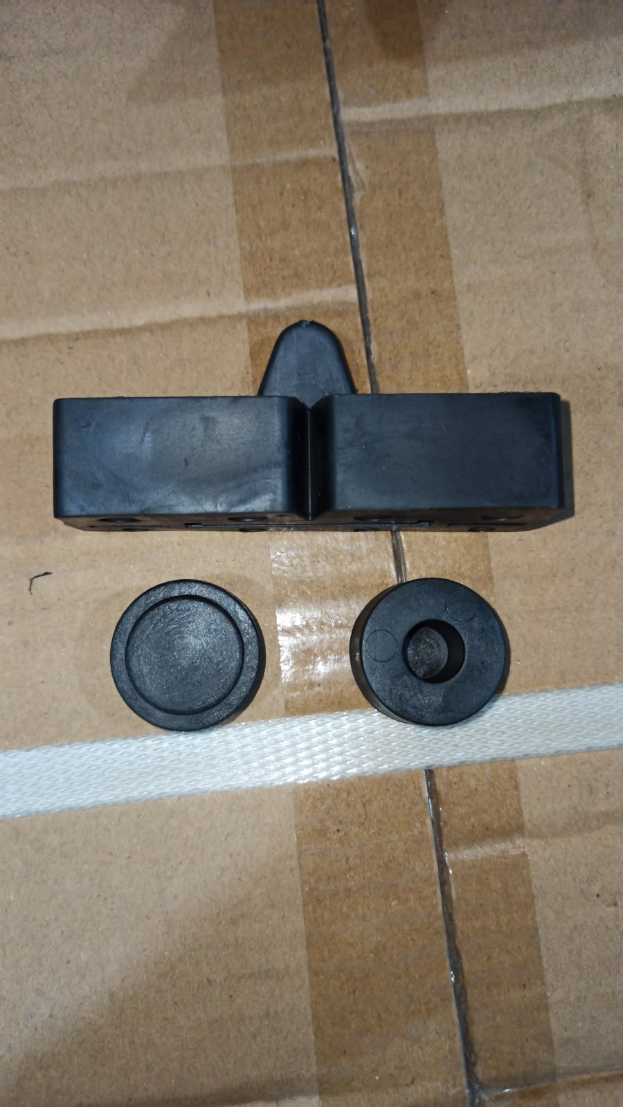 repuesto de moto MOTO71 — GOMA TANQUE BERA
