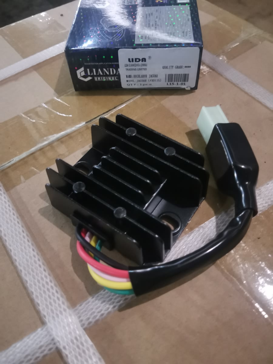 repuesto de moto MOTO71 — REGULADOR CORRIENTE JAGUAR (5 CABLE)