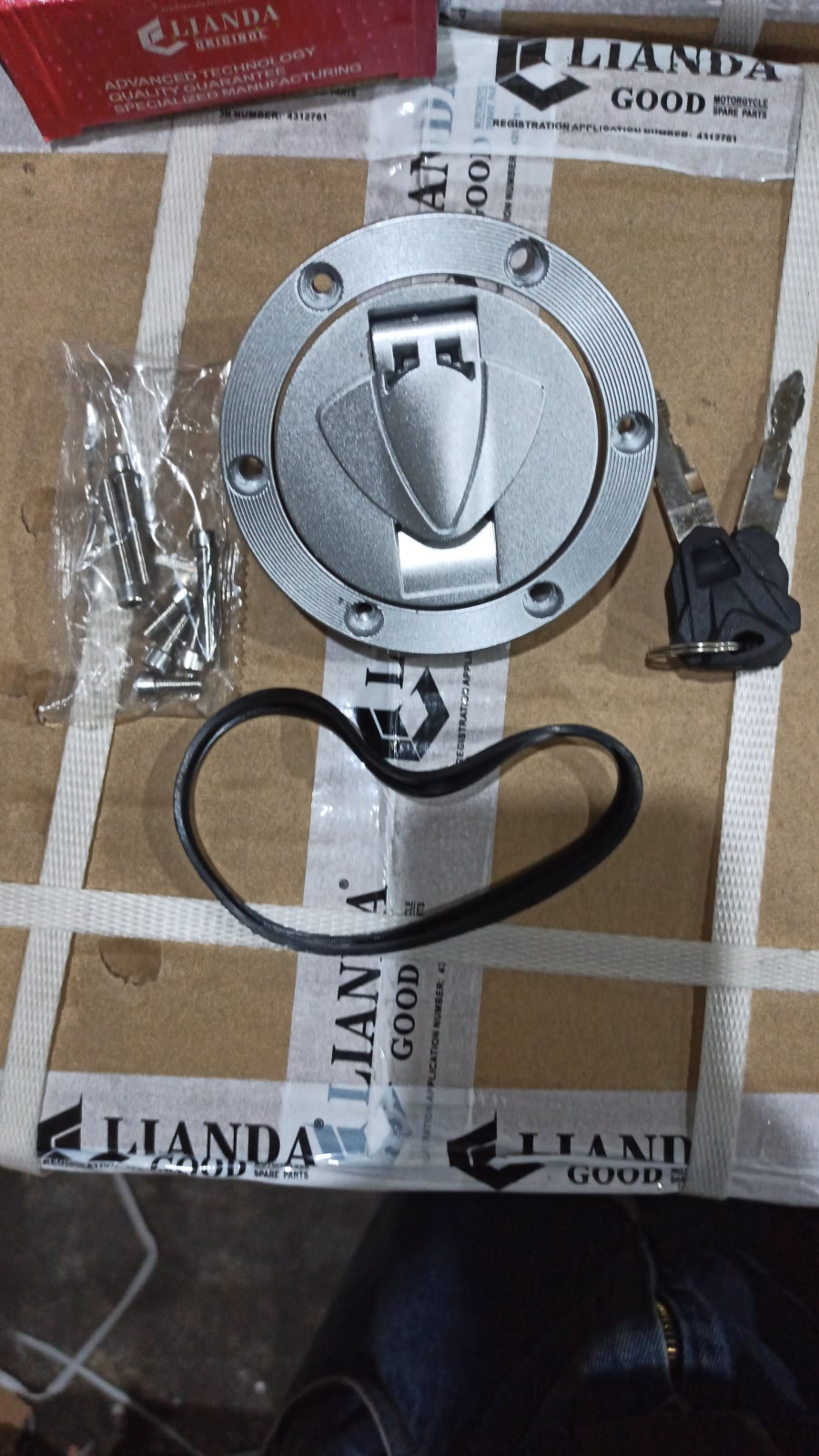 repuesto de moto MOTO71 — TAPA GASOLINA ARSEN II