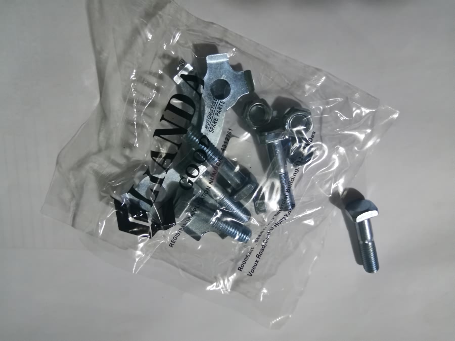 repuesto de moto MOTO71 — TORNILLO CORONA HORSE KIT