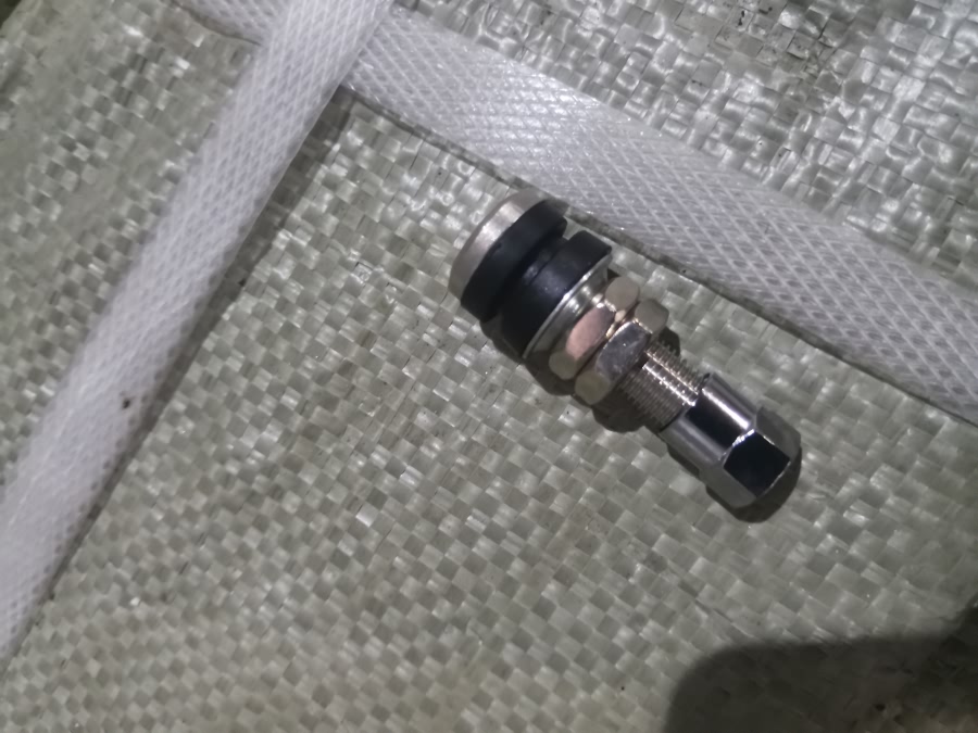 repuesto de moto MOTO71 — VALVULA RIN CROMADA