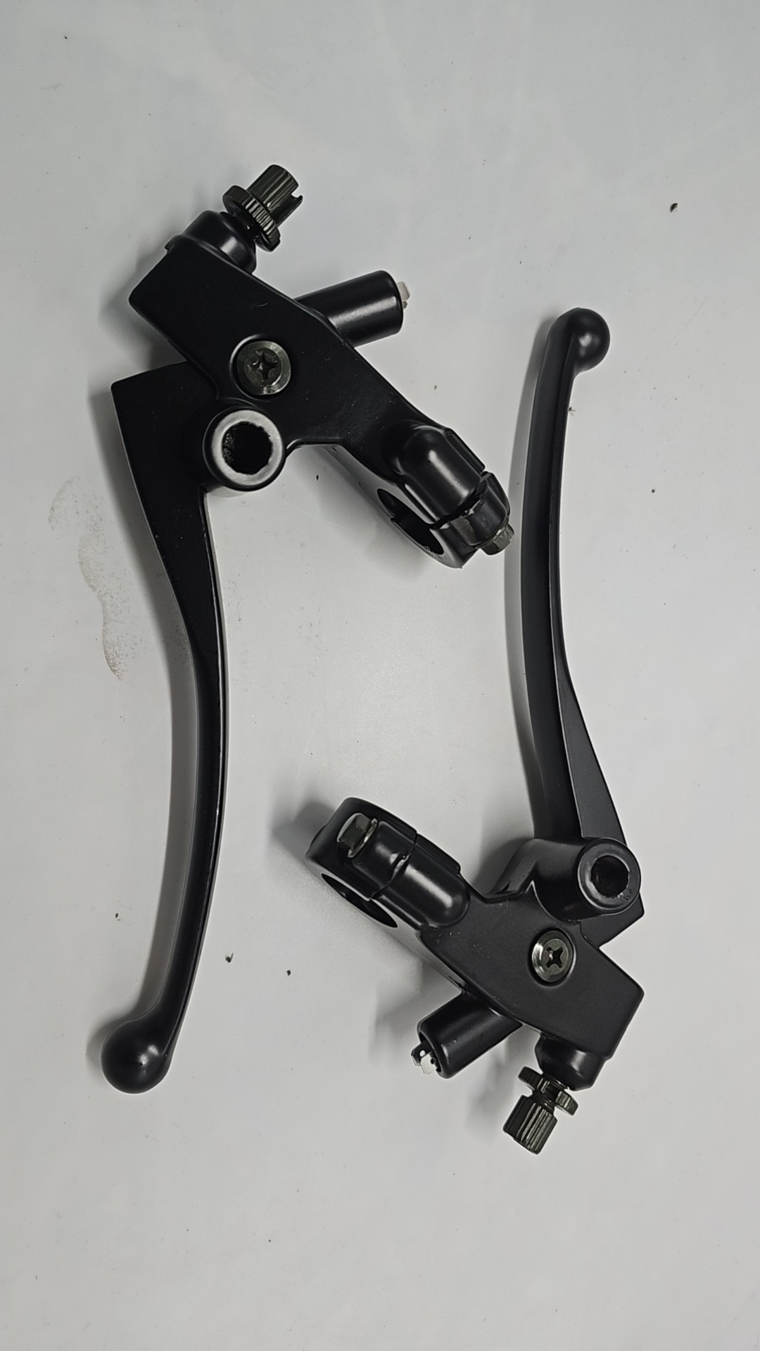 repuesto de moto MOTO71 — manilla croche bera con base
