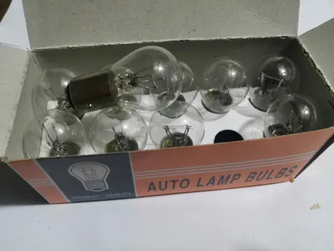 repuesto de moto MOTO71 — BOMBILLO STOP
