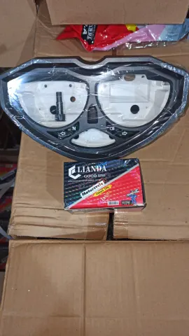 repuesto de moto MOTO71 — CARCASA TACOMETRO HORSE2(3PIEZA)