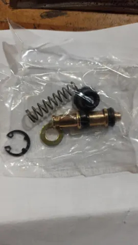 repuesto de moto MOTO71 — KIT DE REPARACION DE BOMBA FRENO ARSEN 2HJ 125 SKYHAWKMD CARDENAL