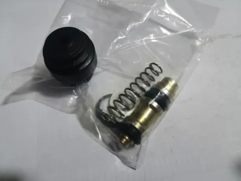 repuesto de moto MOTO71 — KIT REPARACION DE BOMBA TRASERA TX200