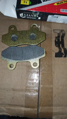 repuesto de moto MOTO71 — PASTILLA DELANTERO JAGUAR DORADO TIPO A(CON ANTIRUIDO)