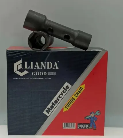 repuesto de moto MOTO71 — SACA BUJIA